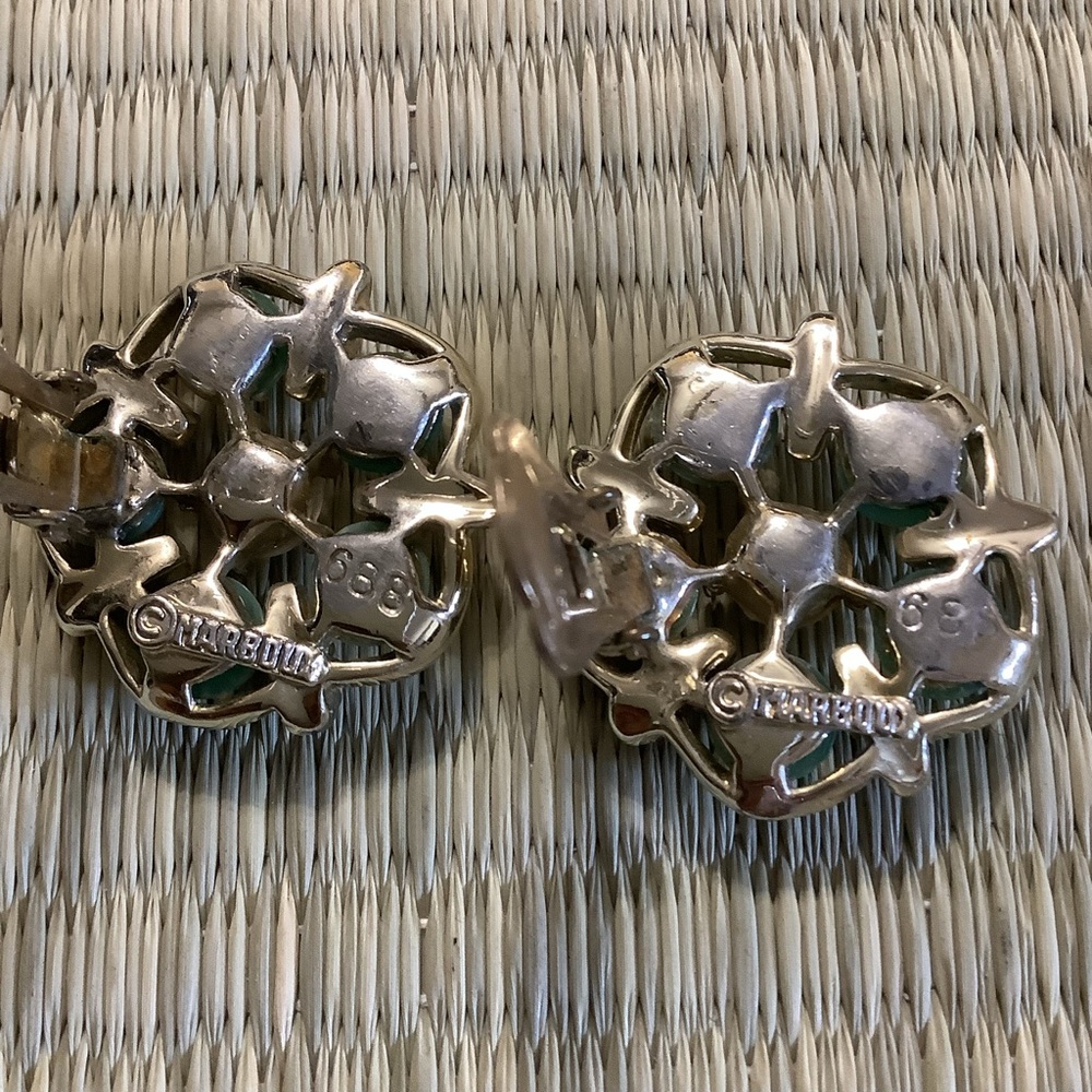Elegant Gold Green Floral 1950s signed 688 MARBOUX Marcel Boucher Clip Earrings - Picture 4 of 5